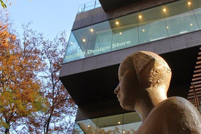 Private Harajuku Omotesando Architecture Walking Tour - How the guides make it work: photos, floor-plan thinking, and flexibility