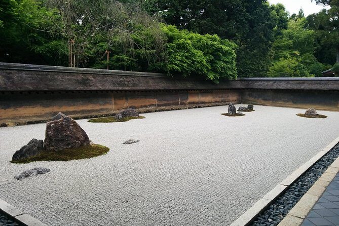 Private Highlights of Kyoto Tour - Southeast route: Fushimi Inari, a sake stop at Gekkeikan, and Kiyomizu’s old streets