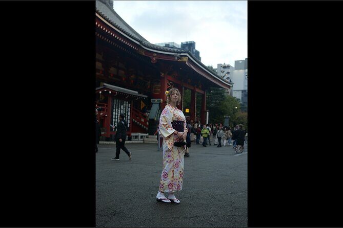 Private Kimono Photo Shooting tour at Asakusa by Local Japanese - How the photographer directs you (and why it matters)