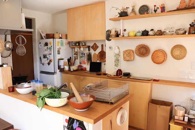 Private Kyoto Market Tour and Authentic Cooking Class with Aki - The short bus ride to Aki’s home kitchen: a window into daily Kyoto