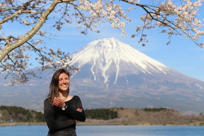 Private Mt Fuji Tour from Tokyo: Scenic BBQ and Hidden Gems - The photo session at lesser-known spots: why it feels easier than self-guided