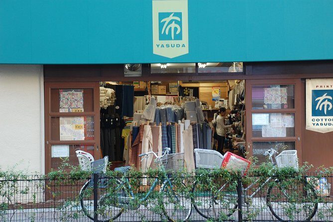 Private Nippori Fabric Town Walking Tour - How the guide helps you shop in a wholesale-style district