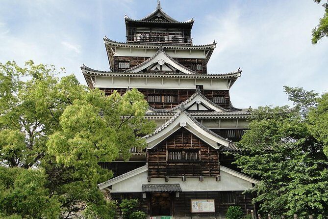 Private Sightseeing Walking Tour in Hiroshima with a Guide - Shukkei-en garden at 3:30 pm: finishing with one of Japan’s top green spaces