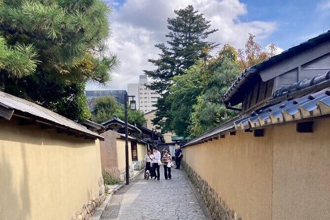 Private Tailored Kanazawa Highlights Tour with a Local - Kenrokuen Garden: the included admission highlight that makes the day feel complete