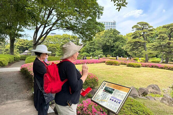Private Tour - History, Art and Nature at the Imperial Palace - Wadakura Fountain Park: a quick, meaningful pause inside the grounds