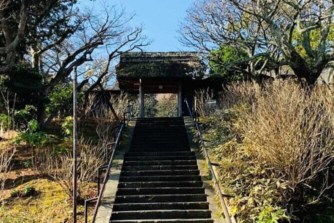 Private Tour Kamakura Yokohama Day Trip English speaking driver - Kotoku-in’s Great Buddha: the photo everyone understands