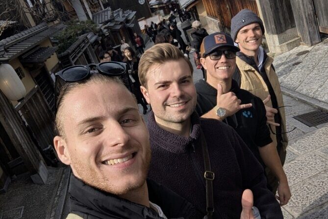 Private Walking Tour in Gion and Higashiyama - Hokan-ji Temple (Yasaka Pagoda): old streets, plus a strong landmark