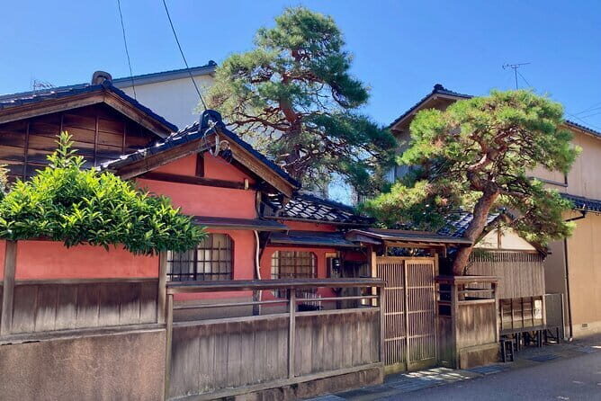 Private walking Tour of Kanazawa's Historical Districts 4h - Kazuemachi Chayagai: chaya lanes with a heritage stamp