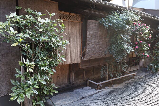 Private Walking Tour: The Little Kyoto of Tokyo, Kagurazaka - Stop 4: Tsukudo Hachiman Shrine—about 1200 years of layered devotion