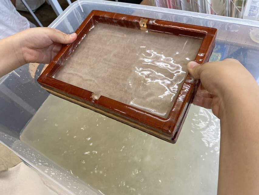 Private Workshop for Making Paper Last 1,000 years in Ueno - Mold, Deckle, and Sifting: Where Your Sheet Becomes Even