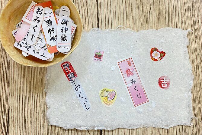 Private Workshop to Create Paper Last for 1,000 years in Ueno - Mold, deckle, and sifting: shaping an even sheet by hand