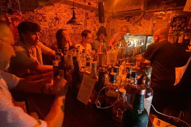 [Private]Shinjuku Golden Gai Bar Hopping w/ Japanese Local Guide - Shinjuku Golden Gai bar hopping: tiny bars, big personality