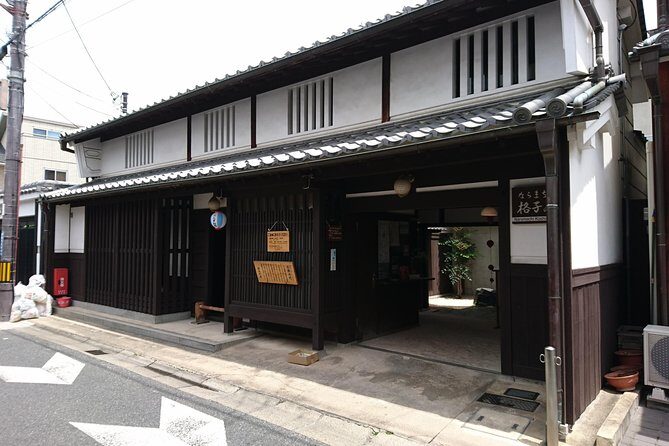Relax in Nara: Deer Park, Todai-ji Temple and Merchants' Town - Todaiji Temple: the long walk, the Southern Gate, and why the scale matters