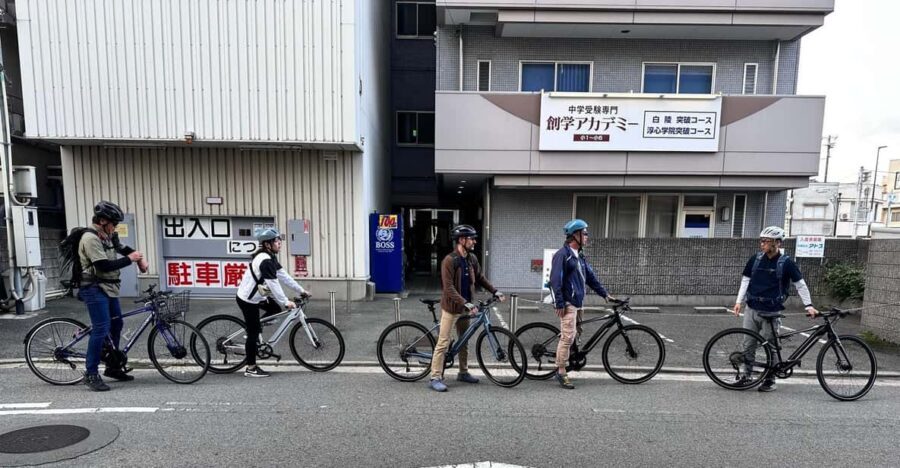Ride around the Castle. Slurp like a Local - E-bikes and helmets: what this means for your comfort