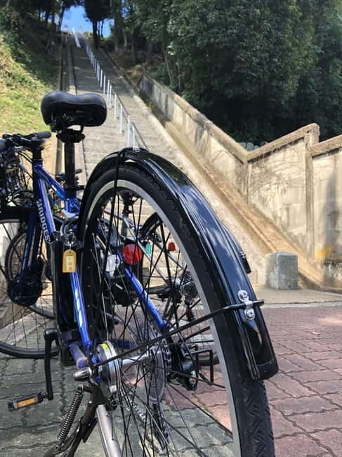 Ride around the Castle. Slurp like a Local - Photo stops: how to make them actually useful (not stressful)