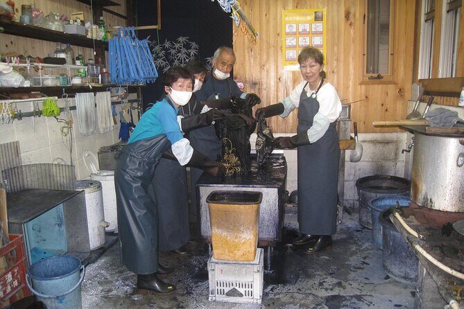 Roketsu dyeing experience: M course Roketsu Dyeing Experience - Stencils or Freehand: Making It Yours with Designs and Sketches