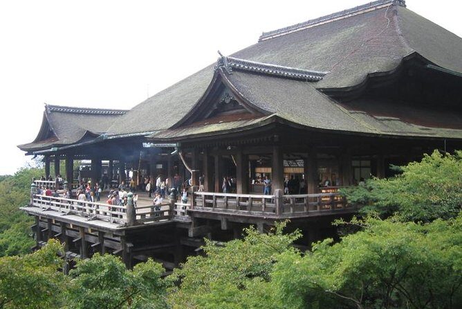 Sagano Romantic Train & Arashiyama, Kiyomizudera, Fushimi Inari Taisha Day Tour - How the Day Stays Organized (Even When Kyoto Is Not)