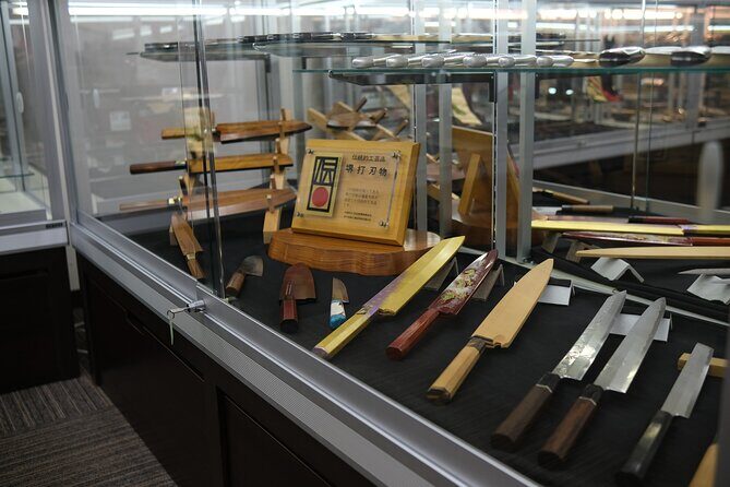 Sakai - Knife Factory and Craft Walking Tour - The guide experience: conversation plus practical craft talk