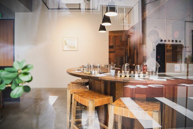 Sake Omakase in Tokyo: Guided Tasting by Certified Sommeliers - The Showa-Era Room: More Than a Nice Background
