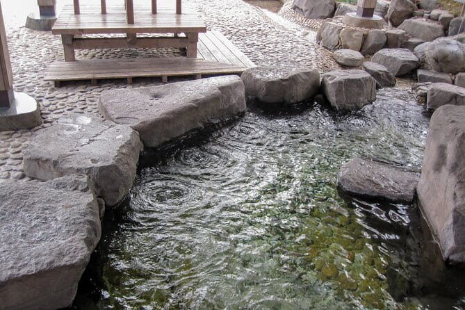 Sapporo Private Sightseeing Tour in Onsen with Special Package - Snowshoe time on the Jozankei walking path (the activity that makes it worth it)