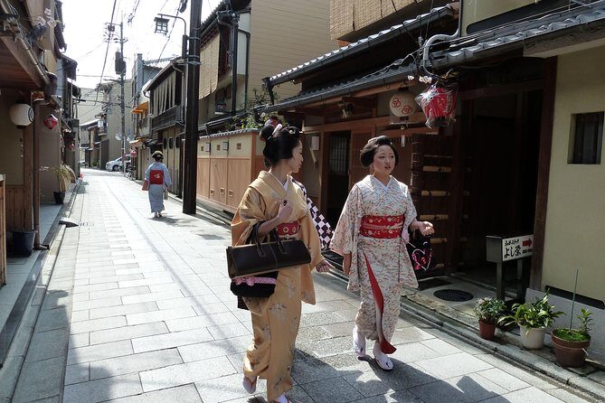 Secret Eastern Kyoto Biking Adventure - Maruyama Park for Cherry Blossom Season (and the Pond Moment)