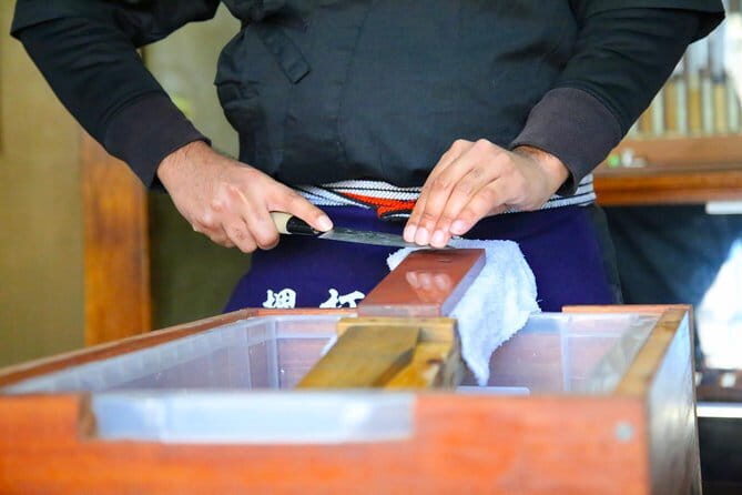 Sharpen Japanese Knives in Osaka - Walking to Wada Store and meeting Yuji on time