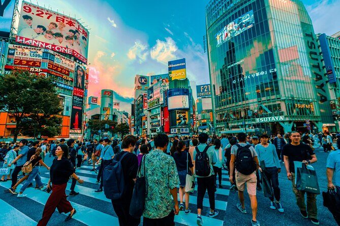 Shibuya Bar Hopping Adventure Unique and Drank Experience - Shibuya at 6:00 pm is the whole point