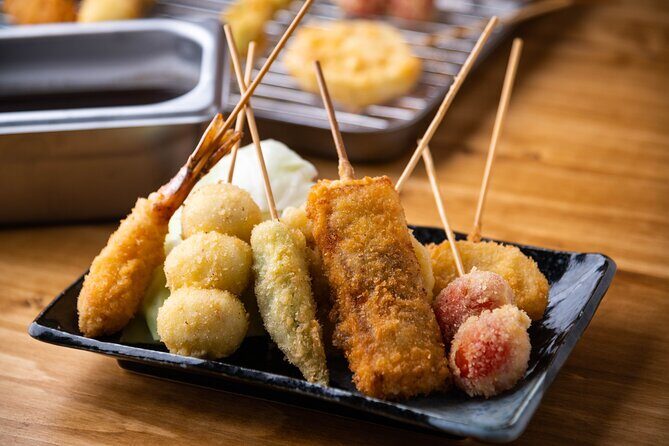 Shibuya by night in Small Groups: Neon Lights and Local Flavors - Small Groups, Bilingual Guides, and a Route That Stays Together
