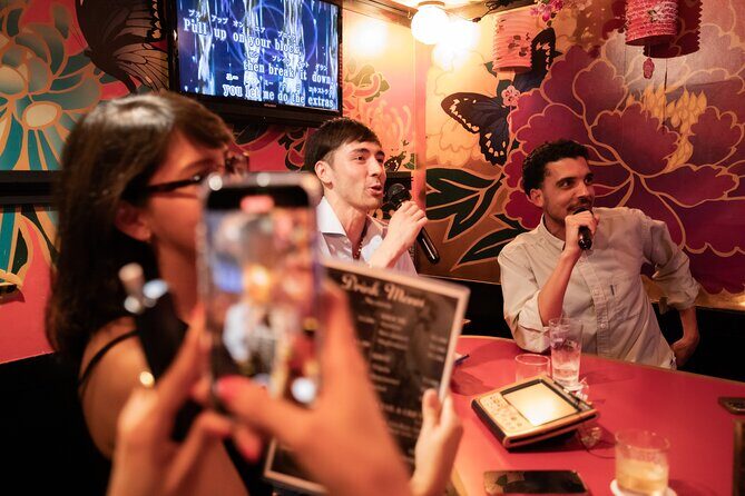 Shinjuku Underground Nightlife Tour: Izakaya Food & Bar Hopping - Kabukicho Photo Passes: Main Gate and Godzilla Road in Minutes