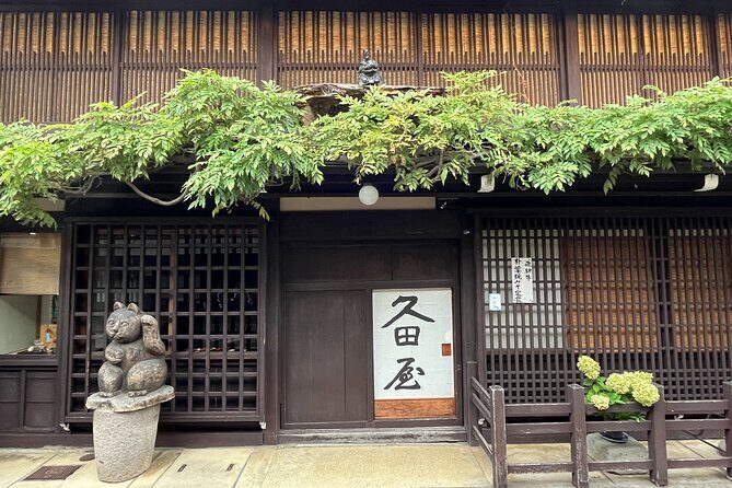 Shirakawa-go and Hida-Takayama Private Day Trip from Nagoya - Stop 3: Takayama Crafts Experience Center for a hands-on souvenir (with a real cost)
