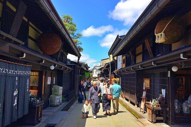 Shirakawa-go and Hida-Takayama Private Day Trip from Nagoya - Stop 4: Shirakawa-go and the snow-proof lesson of slanted thatched roofs