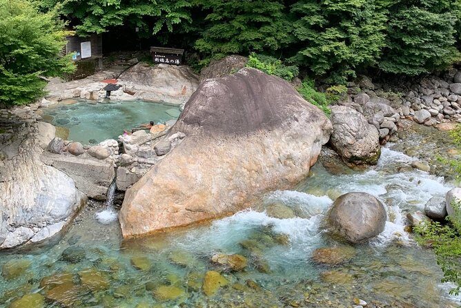 Shirakawago(UNESCO world heritage)/ Onsen / Hiking / 1day tour - Mr Yama as your translator and local connector