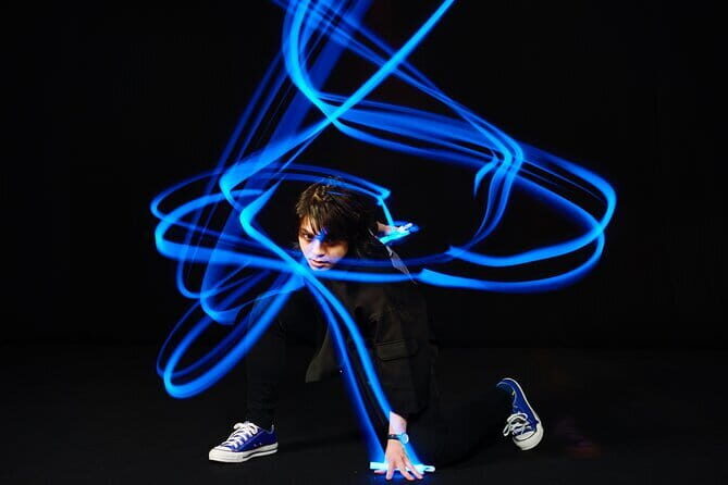 Shuffle Dance in Tokyo with a TikTok Star - Intermediate Level - Cultural exchange in the lobby: the social part of dancing in Tokyo