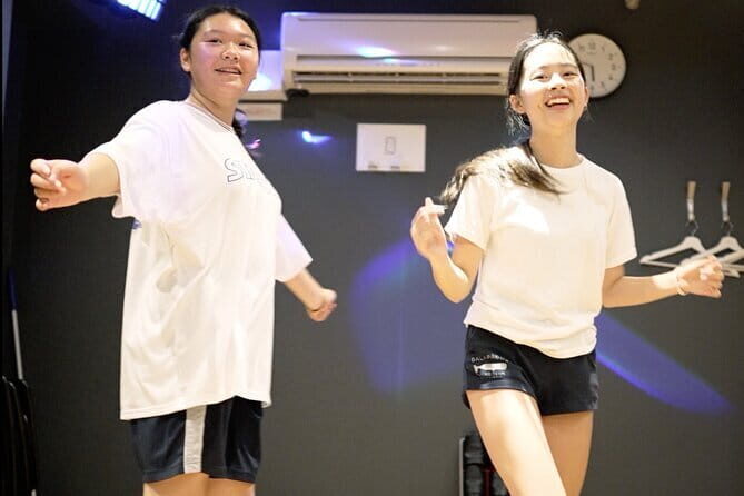 Shuffle Dance in Tokyo with a TikTok Star - Intermediate Level - Intermediate level, but not intimidating: what you should expect