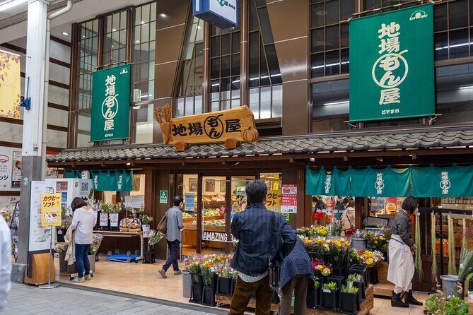 Small Group Sightseeing Tour Visit to Toyama with Lunch Included - Maruno-Uchi tram moment: quick, easy transit into the onigiri workshop