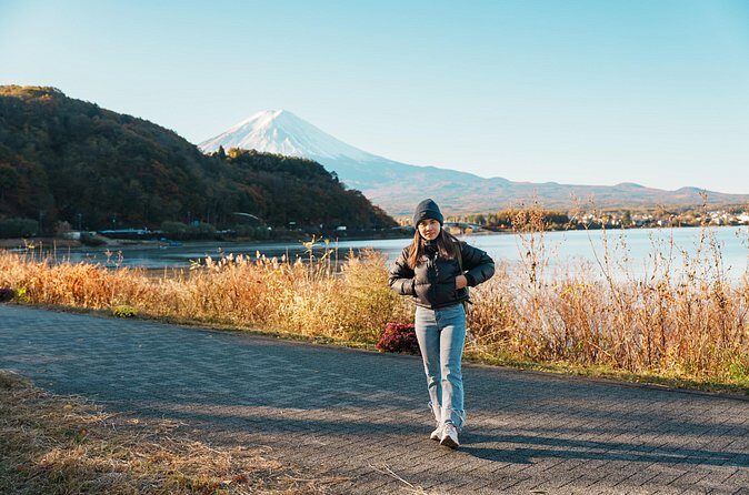 Small Group Tour Mount Fuji and Lake Kawaguchi from Tokyo - Oshino Hakkai: ponds, thatched houses, and a calmer Fuji side