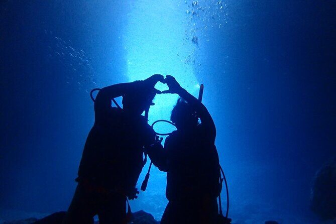 Snorkeling in The Blue Cave from a Boat - Tips to get better cave photos and a calmer snorkel day