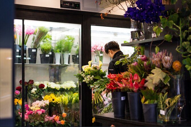 Special Ikebana Experience Guided by an Ikebana Master, Mrs. Inao - Meeting your teacher: Mrs. Inao and the Ikenobo approach