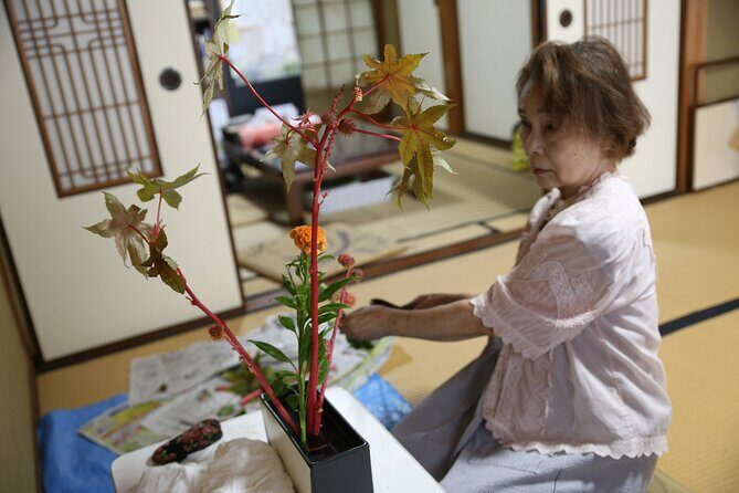 Special Ikebana Experience Guided by an Ikebana Master, Mrs. Inao - The guided walk: moving through the Kurashiki Bikan Historical Quarter