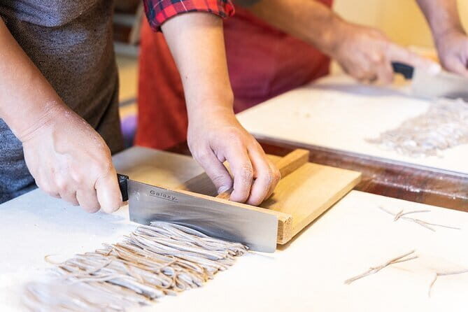 Sushi Cooking Class at Sushi Factory -KIWAMI- Mt.Fuji - Group size and pacing: what up to 15 travelers changes