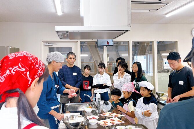 Sushi Making Experience Class in Naha Makishi Public Market - The Fish Tour: What You’ll See at Makishi and What to Look For