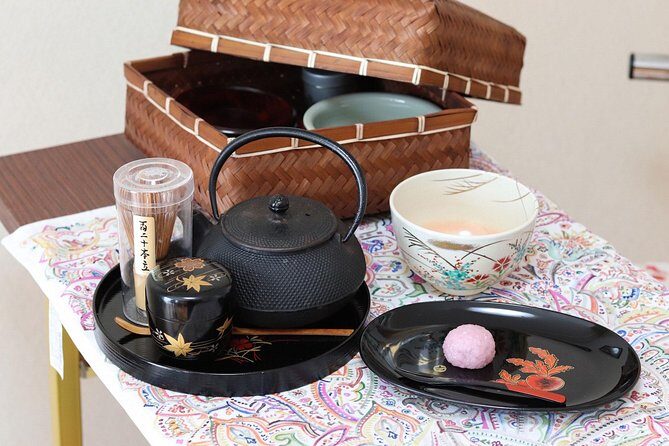 Sushi or Traditional Japanese Cuisine in a Kyoto Home with Emika - A Kyoto home meal starts with matcha, then the conversation flows
