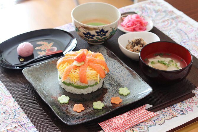 Sushi or Traditional Japanese Cuisine in a Kyoto Home with Emika - Sushi and miso soup: learning the basics without the tourist performance