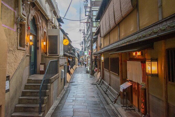 Takashi's local food adventure through Gion Kyoto tips of Ramen - Kawara-machi and your dinner: ramen, katsu, or izakaya chosen for you