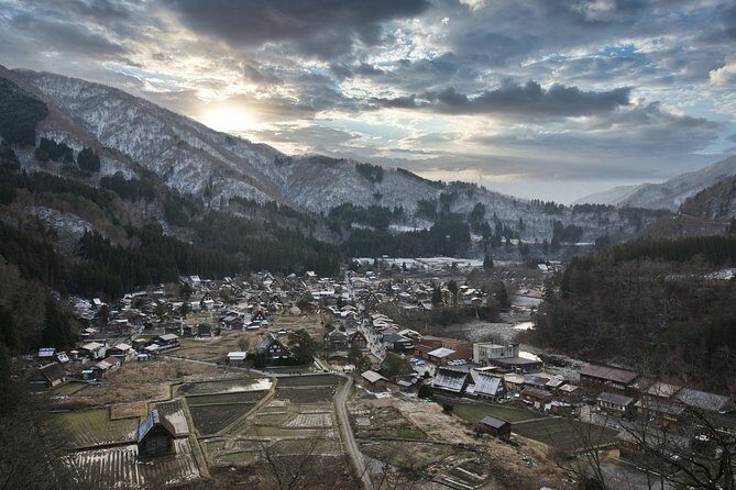 Takayama and Shirakawago/Photoshoot by professional photographer - Stop 3: Shirakawago—gassho-zukuri time travel