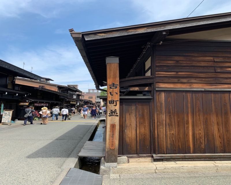 Takayama: Edo-Period Old Town Walking Tour - Edo Period Context Without the Overload