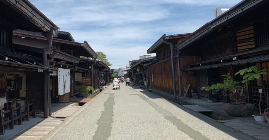 Takayama: Edo-Period Old Town Walking Tour - Where You’ll Meet and How to Start Without Stress