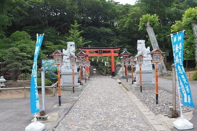 Takayama Inari Shrine Tour with Private Transportation - A private ride with Tomio Yokouchi makes the day feel easy