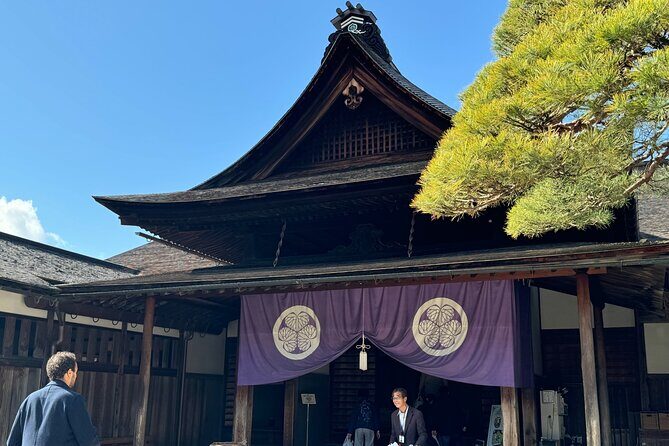 Takayama Jinya & Old Town Private Walking Tour - Who should book this tour in Takayama