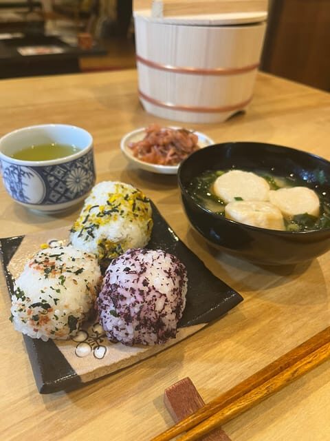 Takayama: Onigiri and miso soup making at a buddhist temple - Your 1-Hour Rhythm in the Temple Kitchen (Kuri)